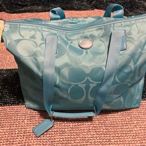 COPY - New Coach Get Away tote bag baby blue